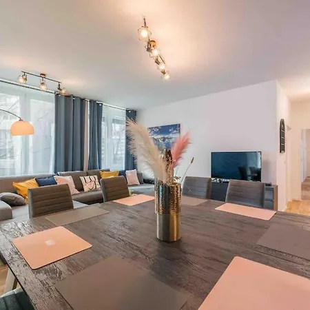 Big 7rms Loft, 1alocation Apartmán *