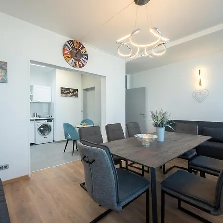 Big 7rms Loft, 1alocation