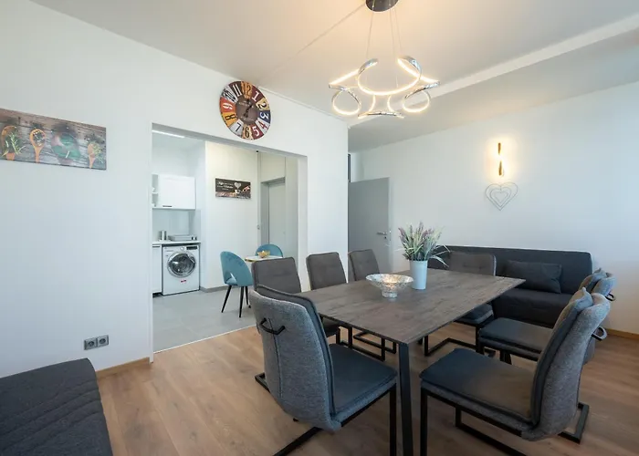 Big 7rms Loft, 1alocation