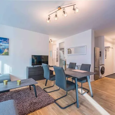 Big 7rms Loft, 1alocation