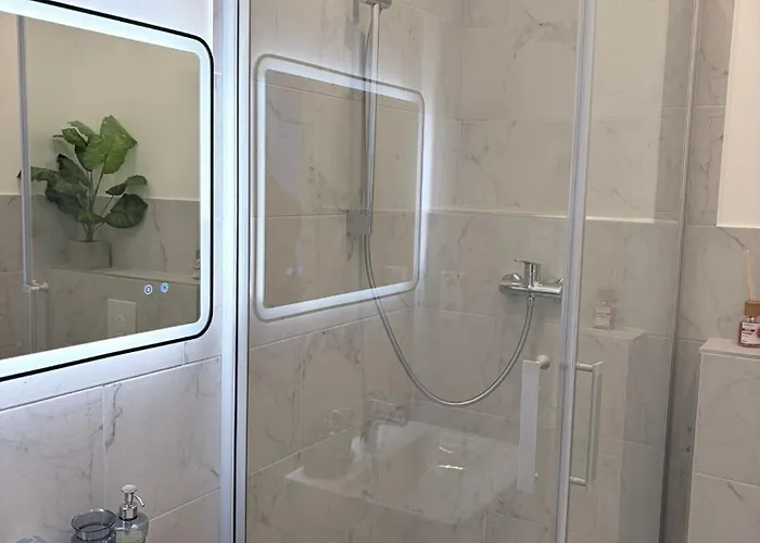 Lägenhet Big 7rms Loft, 1alocation *